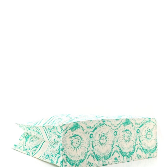 NEW (still in sealed package) 2024 Christian Dior Riviera tote. - Picture 5 of 8